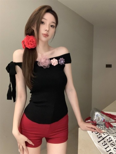 Real shot of sweet and spicy one-shoulder three-dimensional flower knitted sweater with wide sleeves, pure lust, sexy off-shoulder waist top for women