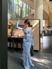 Actual shot of blue printed V-neck dress with waist, breathable and pleated layered design, slimming long skirt