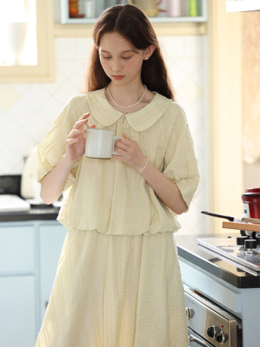 Reminiscent of the old times bubble crepe texture striped French Peter Pan collar shirt + elastic waist skirt C2133