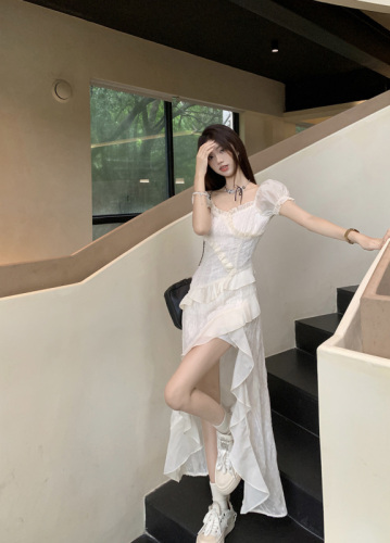 Actual shot ~ Irregular design slit, ear-hemmed short-sleeved dress, fairy-like first love lace skirt