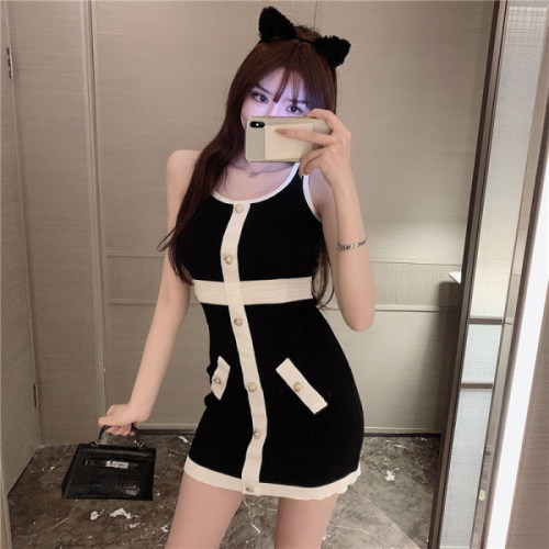 Summer niche pure lust style hip-hugging short skirt makes you taller and slimmer women's French knitted suspender dress thin section