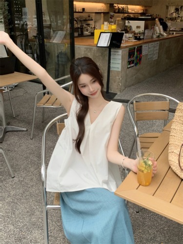 Summer new Korean style v-neck vest for women, chic and slimming belly-covering French sleeveless top, real shot of high-end style