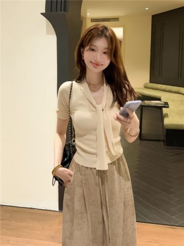 Korean streamer slim-fitting short-sleeved knitted T-shirt for women in summer, slim waist and slim temperament, chic blue top