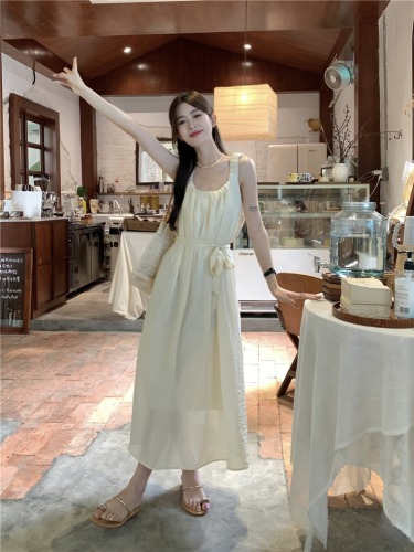 Actual shot of the new Korean style super fairy and gentle style off-white suspender dress for women