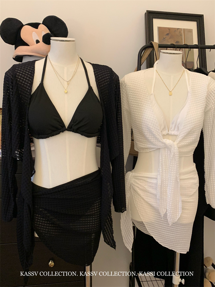 Real shot of swimsuit, bikini, split four-piece set, small breasts gathered, sexy, slimming, high-end, hot spring vacation