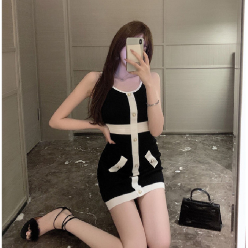 Summer niche pure lust style hip-hugging short skirt makes you taller and slimmer women's French knitted suspender dress thin section