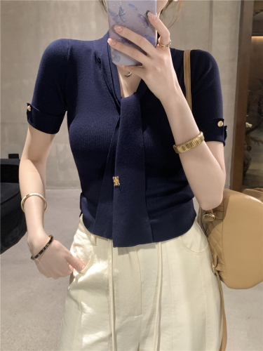 Korean streamer slim-fitting short-sleeved knitted T-shirt for women in summer, slim waist and slim temperament, chic blue top