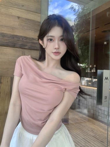 Real shot of beautiful one-shoulder women's summer pure desire slimming short sweet and spicy slimming short top