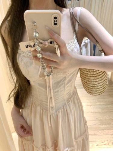 Real shot of the first awakening of mid-summer ~ lace splicing French romantic suspender dress vacation style slimming mid-length skirt