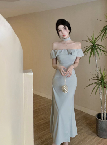 Real shot of summer French-style high-end one-shoulder dress, feminine ruffled fishtail dress, long skirt