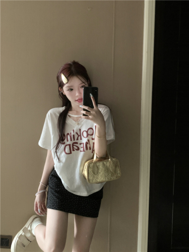 Actual shot and real price ~ Designed V-neck diagonal striped loose niche letter T-shirt top for women