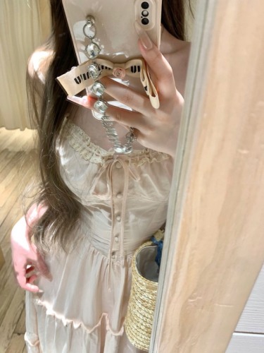 Real shot of the first awakening of mid-summer ~ lace splicing French romantic suspender dress vacation style slimming mid-length skirt