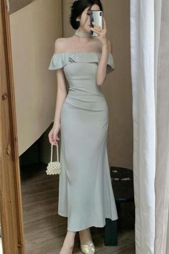 Real shot of summer French-style high-end one-shoulder dress, feminine ruffled fishtail dress, long skirt