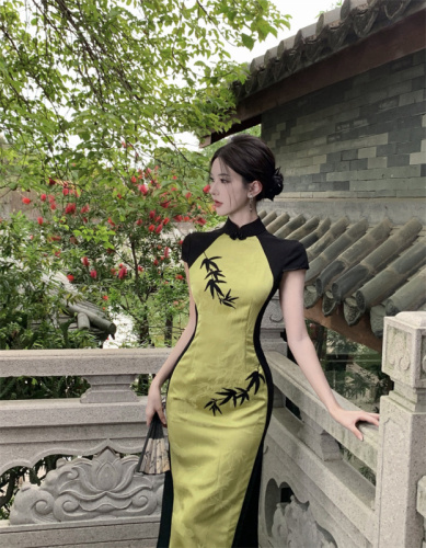 Real shot of retro Chinese style contrasting color cheongsam dress long style