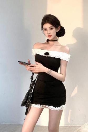 Real shot of pure lust sexy one-piece off-shoulder slim hot girl flower dress + lace shorts two-piece set