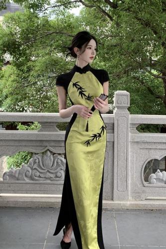 Real shot of retro Chinese style contrasting color cheongsam dress long style