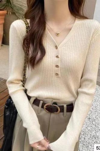 Xiaoxiangfeng inner layering shirt for women in spring and autumn, slim fit, soft and waxy sweater, fashionable V-neck long-sleeved sweater top