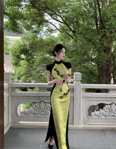 Real shot of retro Chinese style contrasting color cheongsam dress long style