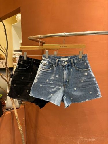 Summer new buttoned raw edge love denim shorts