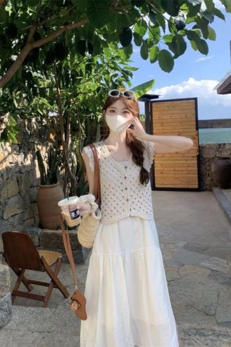 Real shot of 2024 new summer style super fairy temperament solid color suspender dress + hollow knitted vest suit