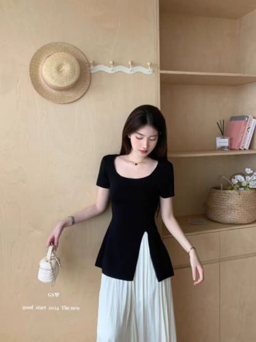 Dajing recommends Nanyang Xiameng u-neck sweater for women to slim down the waist and slim with slit design short-sleeved top for summer