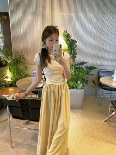 Real shot and real price oatmeal color right shoulder T-shirt + yellow skirt two-piece set for women in summer loose and versatile Korean style suit