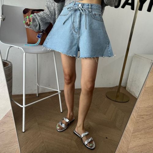 A-shaped wide-leg strappy high-waist slim denim shorts