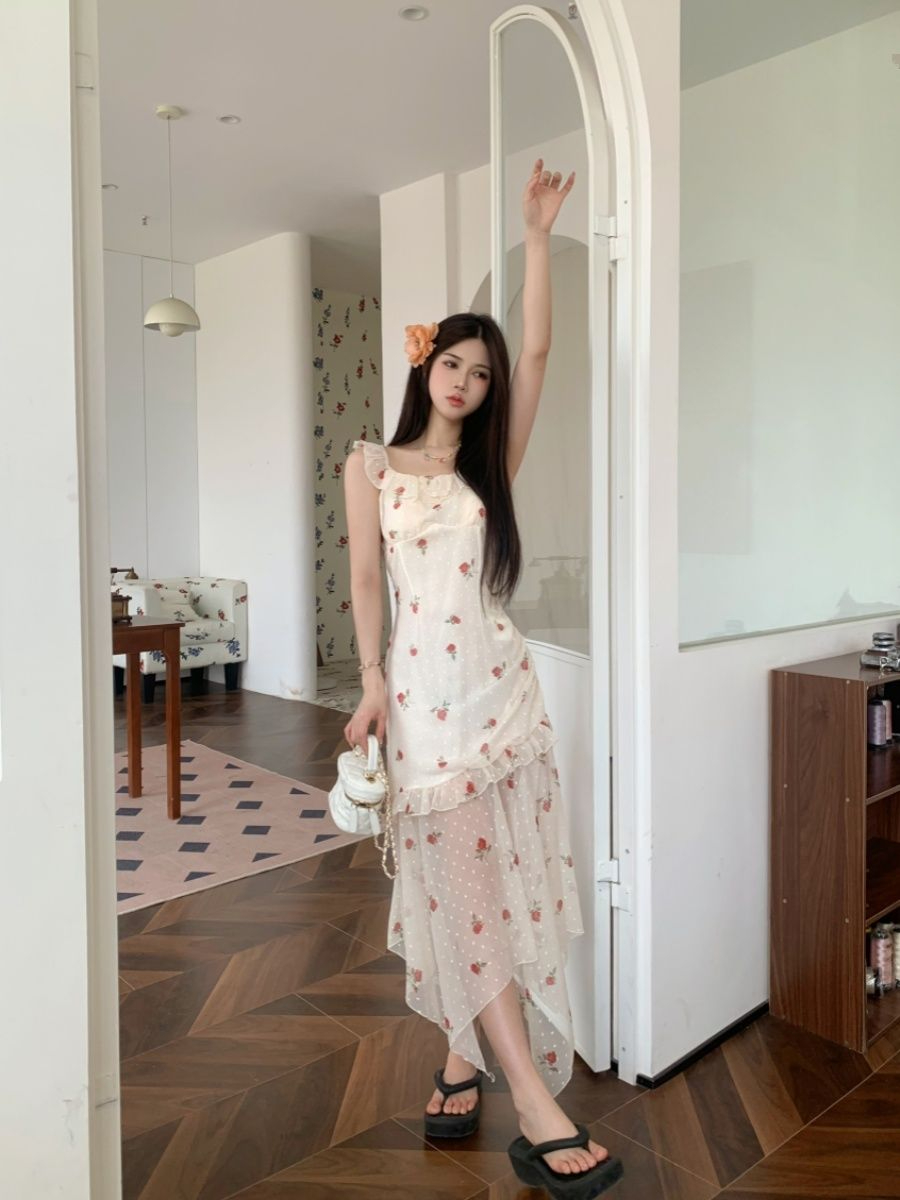 法式溫柔氣質收腰不規則碎花連衣裙女夏季甜美初戀小個子沙灘短裙