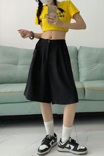 Actual shot of versatile loose-fitting casual wide-leg trousers high-waisted straight-leg mid-length trousers