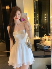 JustQin花前悅夏夏季新款貼鑽褶皺純欲短裙氣質連衣裙女夏季