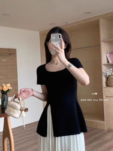 Dajing recommends Nanyang Xiameng u-neck sweater for women to slim down the waist and slim with slit design short-sleeved top for summer