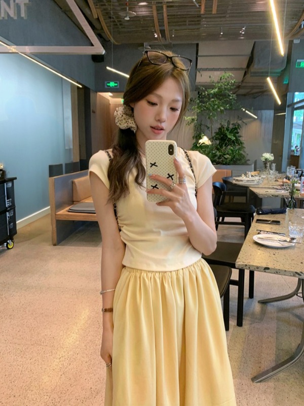 Real shot and real price oatmeal color right shoulder T-shirt + yellow skirt two-piece set for women in summer loose and versatile Korean style suit