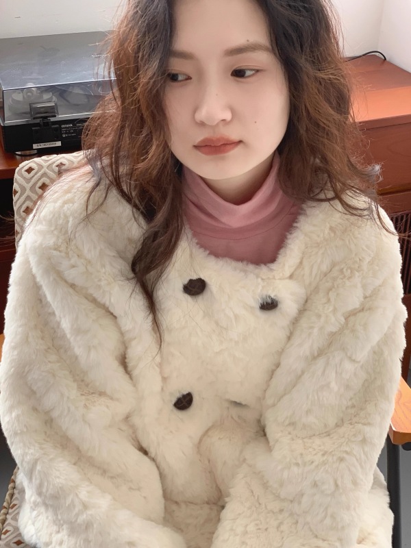 EM August Xiaoxiangfeng milk white lamb wool cotton jacket for women 2023 winter new casual loose plush jacket