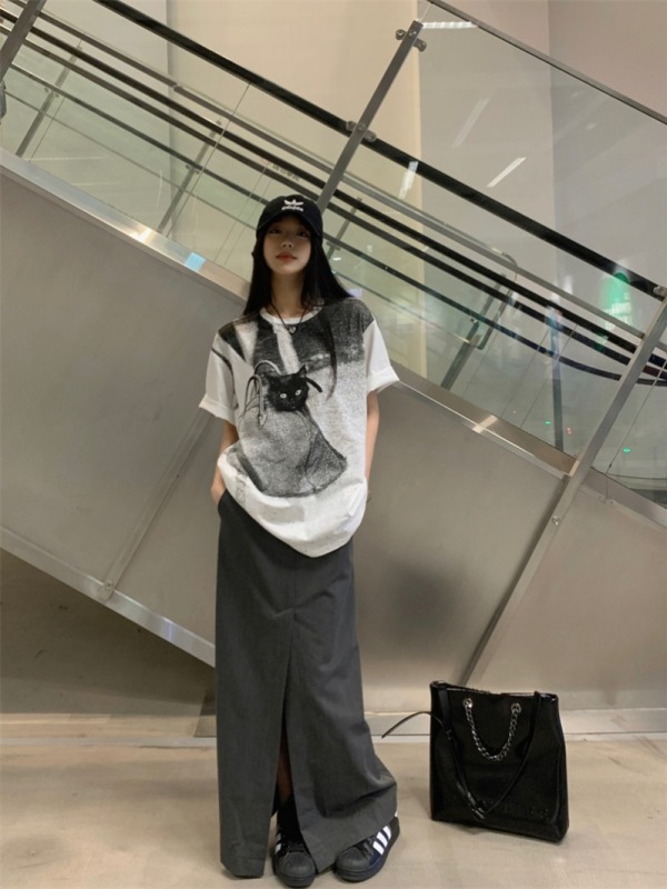 Actual shot of loose printed kitten short sleeves + gray front slit mid-length A-line loose skirt