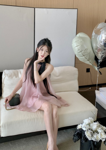 Real photos and real prices~Birthday party heroine~Classic pink and black strappy halter dress, gentle short skirt for summer