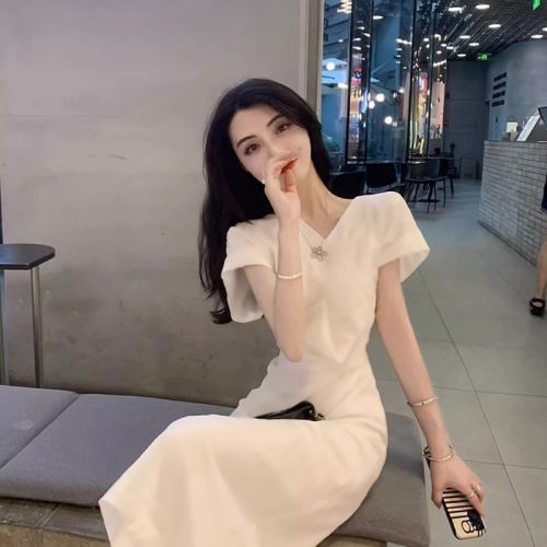 Summer small fragrant dress for women 2024 summer new niche design short-sleeved V-neck slim slim long skirt