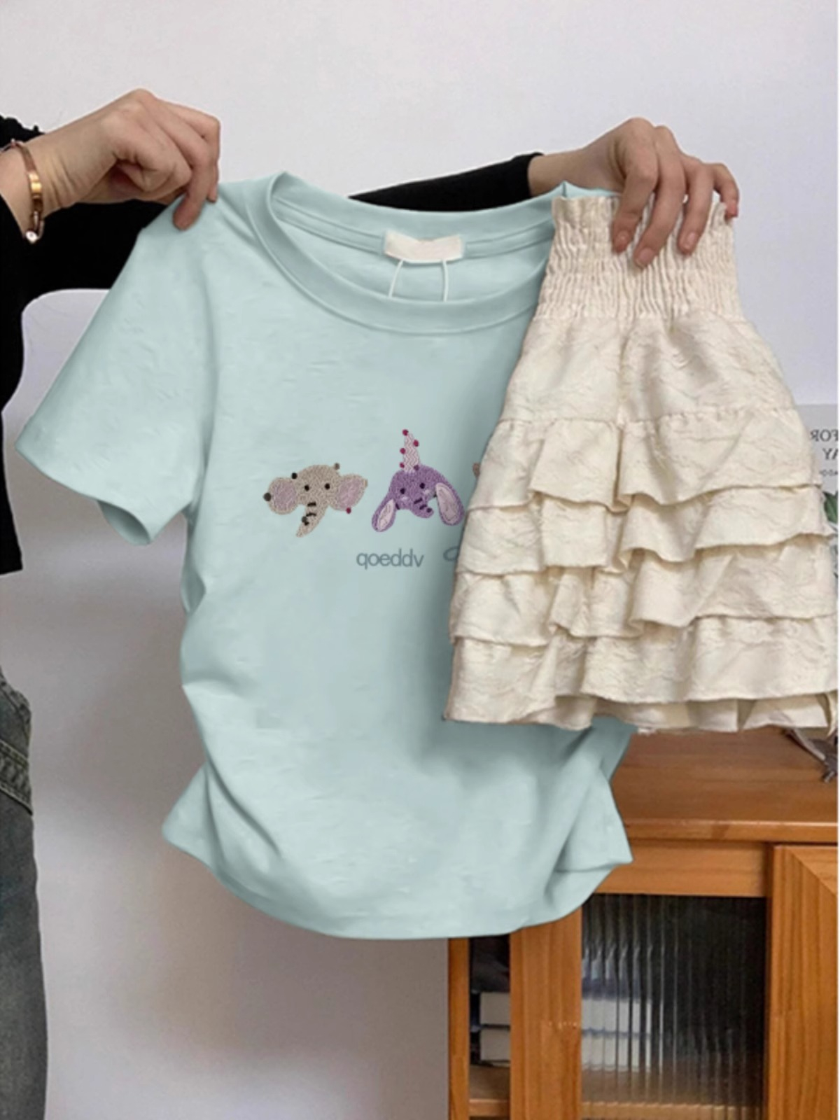 High quality 210g pure cotton 40s Oyedel 92 cotton 8 spandex slimming straight shoulder pleated short-sleeved t-shirt for women 
