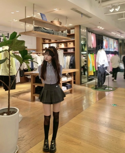 Fashionable clothes are all sold at real prices ~ short-sleeved shirt + pleated skirt two-piece set