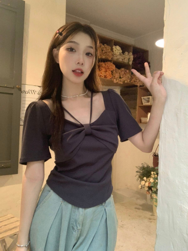 Super hot short-sleeved T-shirt women's design niche summer slightly fat m hot girl clavicle straight shoulder slim short top