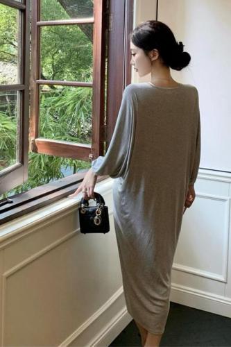 Real shot of Dyer dress for women in summer, sexy V-neck, loose, lazy style, bat-sleeved long skirt