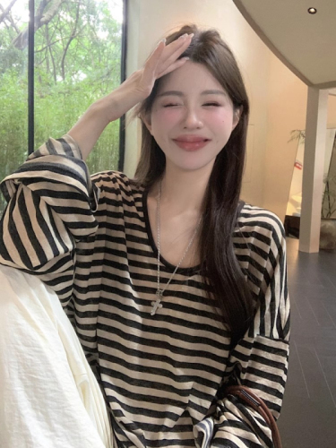 Retro striped mid-length round neck long-sleeved T-shirt for women in summer, loose, casual, lazy, Korean version, versatile sun protection top