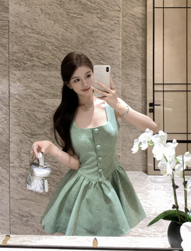 Real shot of Qianjin style sleeveless waist slimming dress for women, high-end, sweet and ladylike vest and short skirt