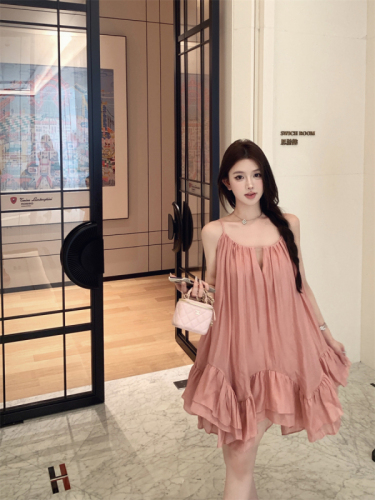 Real shot of suspender puffy A-plunge dress for vacation princess dress