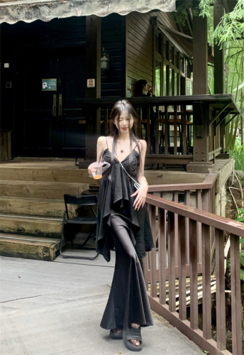 Real shot of fashion suit design niche holiday style irregular suspender top for women + satin skirt