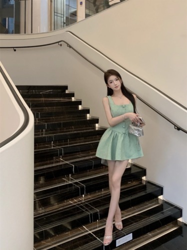 Real shot of Qianjin style sleeveless waist slimming dress for women, high-end, sweet and ladylike vest and short skirt