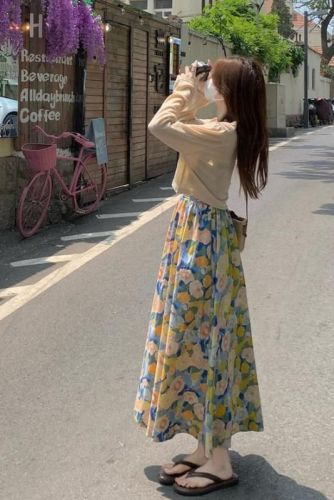 Actual shot, real price, versatile cardigan + French sweet oil painting floral suspender skirt, seaside vacation beach skirt