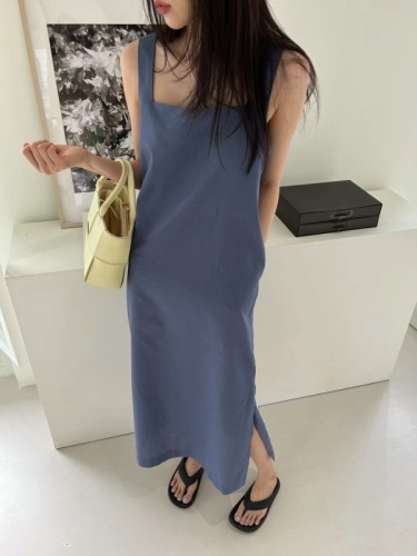 sleeveless simple dress