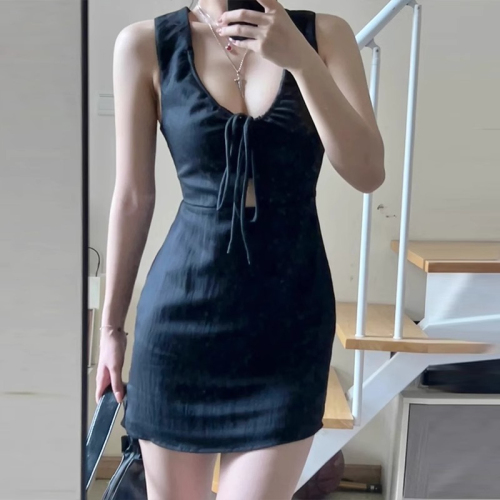 Pear-shaped dress for women summer 2024 new style waist slimming design sleeveless vest little black dress