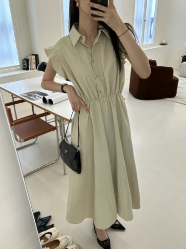 Simple and fresh short-sleeved dress