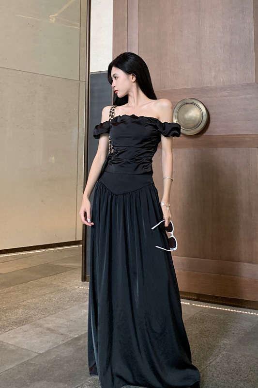 Designed one-shoulder pleated T-shirt + high-end temperament long skirt